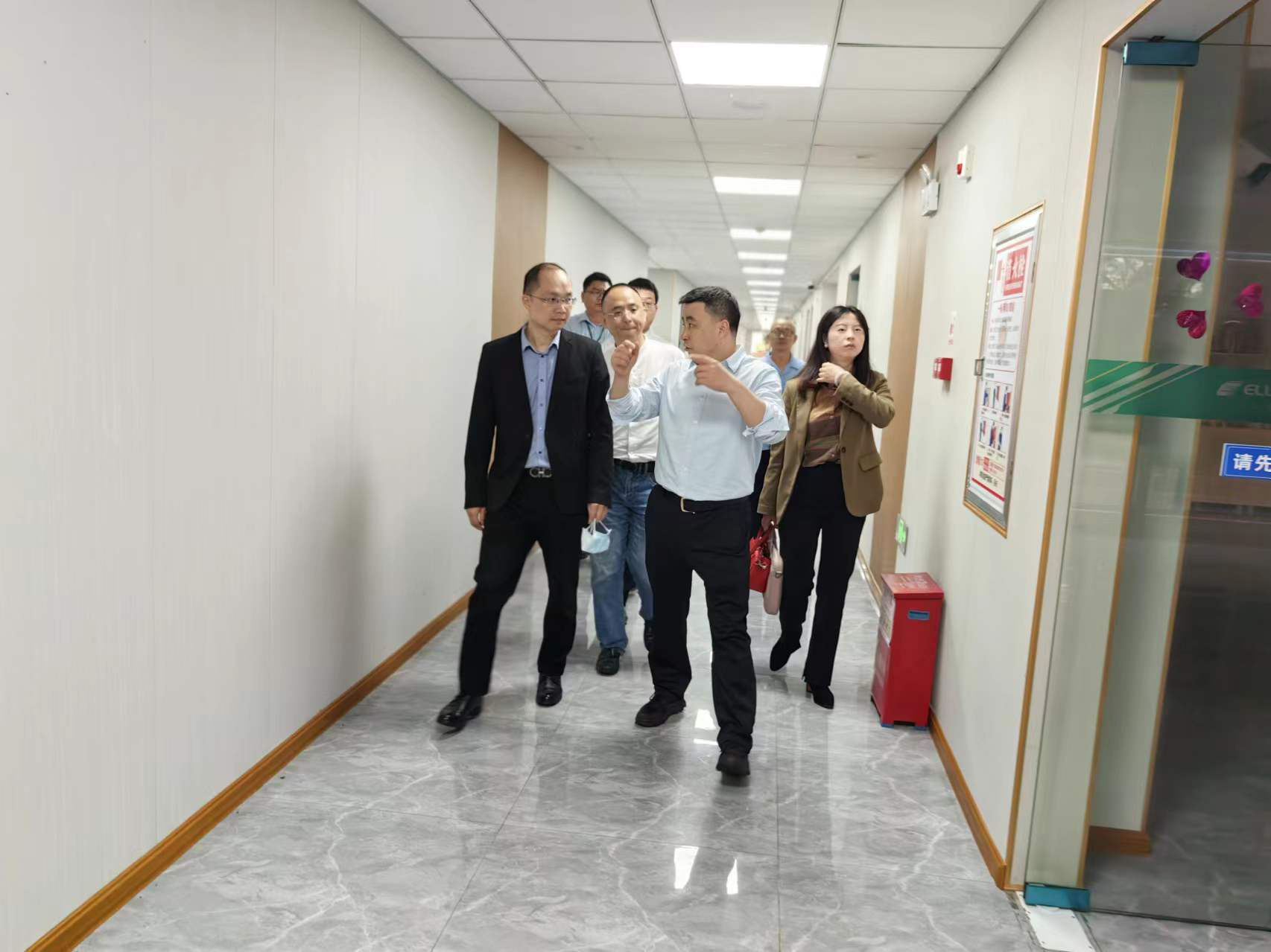 節(jié)后慰問暖人心 | 九洲集團黨委書記、董事長楊保平一行慰問依頓電子全體員工 